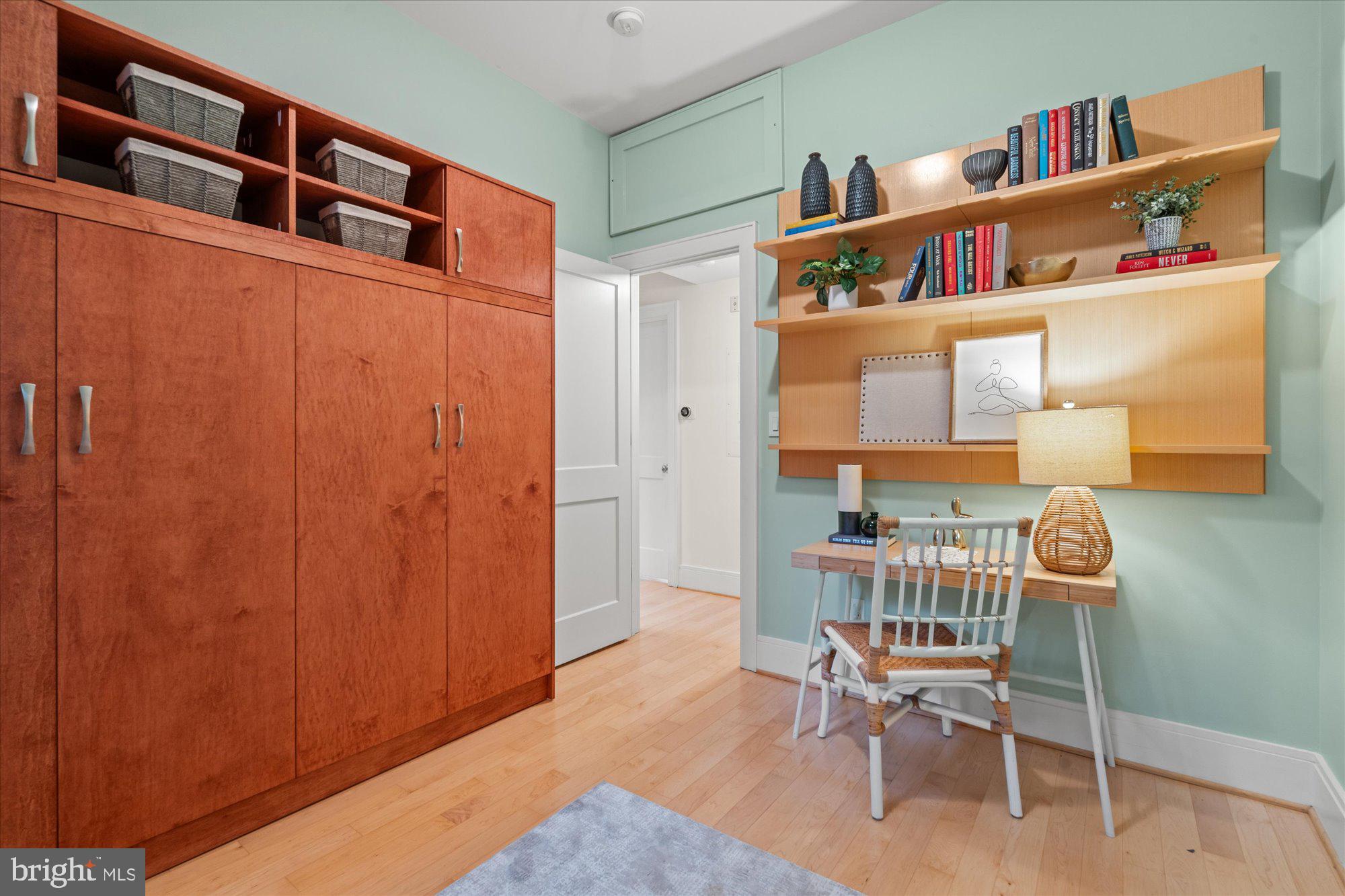 1817 Swann Street Northwest, Unit B Washington, DC 20009 - Photo 20 of 34 a dining room with furniture and a book shelf