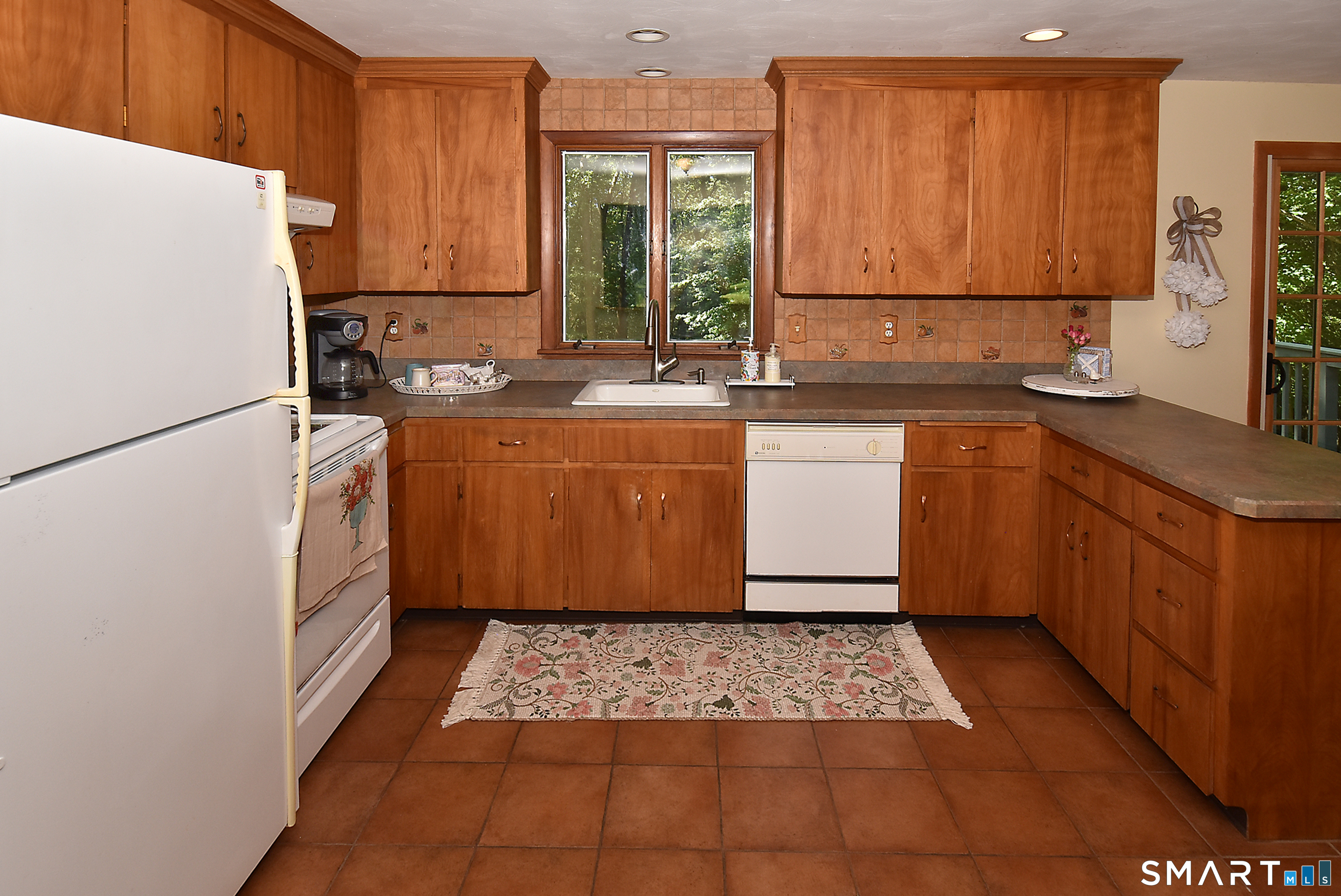 607 Old Post Road Tolland, CT 06084 - Photo 11 of 32