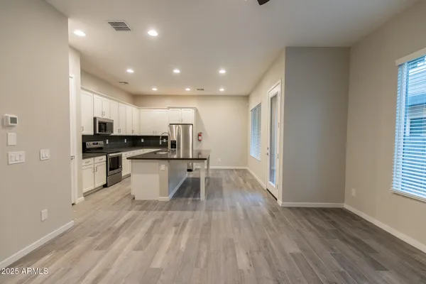 $2,695 | 901 South Smith Road, Unit 1017, Tempe, AZ 85281