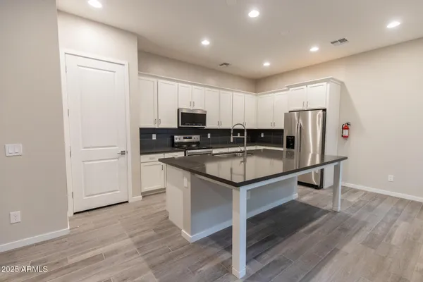 $2,695 | 901 South Smith Road, Unit 1017, Tempe, AZ 85281