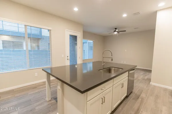 $2,695 | 901 South Smith Road, Unit 1017, Tempe, AZ 85281