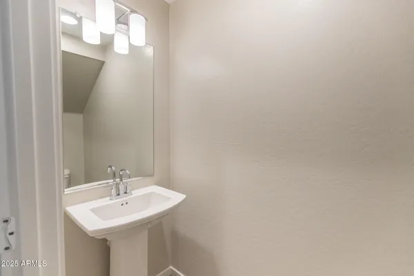 $2,695 | 901 South Smith Road, Unit 1017, Tempe, AZ 85281