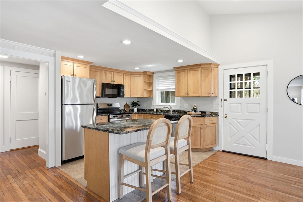 512 Spring Street Marshfield, MA 02050 - Photo 11 of 34