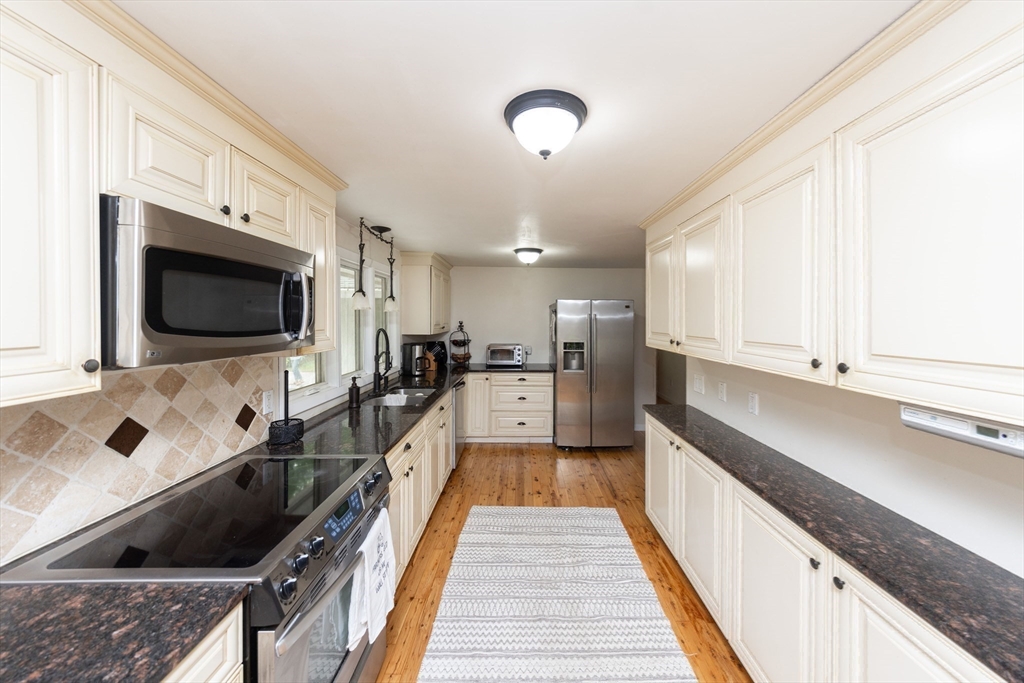 92 Brook Street Hudson, MA 01749 - Photo 14 of 35 Gallery Image 14