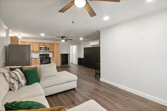 $120,000 | 1300 Kansas Avenue South, Anahuac, TX 77514