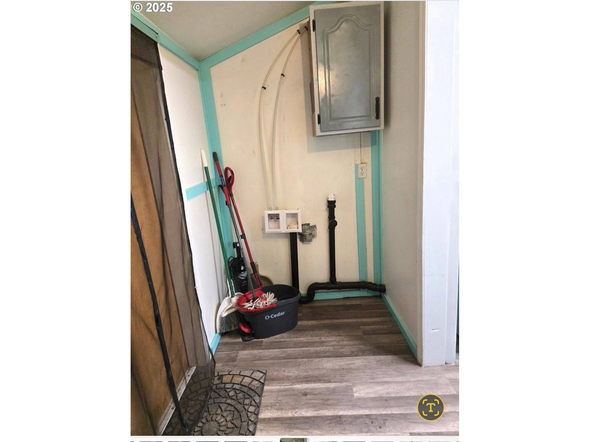 57036 Wamic Market Road Wamic, OR 97063 - Photo 15 of 31 a view of a hallway with wooden floor and entryway