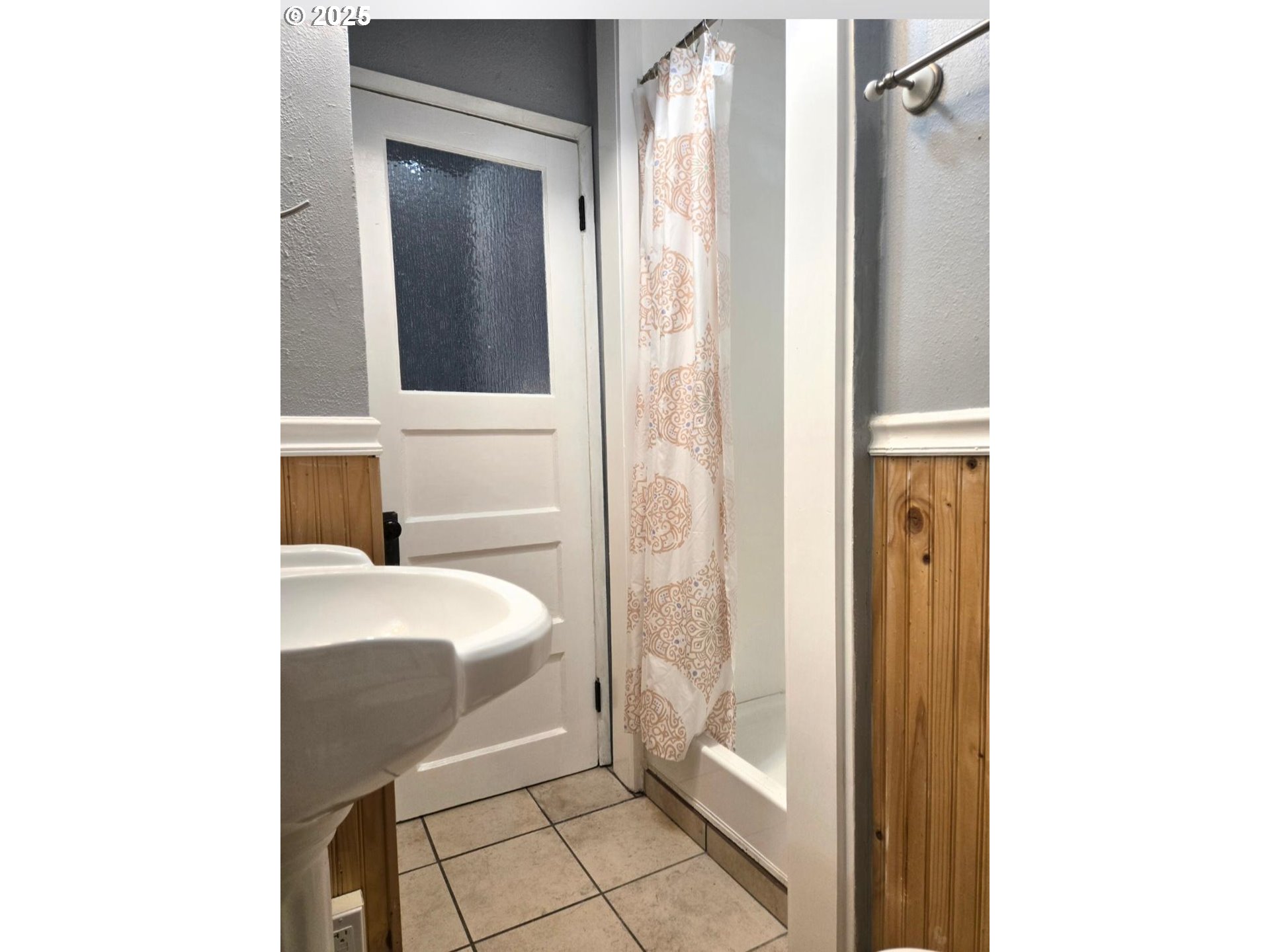 57036 Wamic Market Road Wamic, OR 97063 - Photo 19 of 31 a bathroom with a sink and a mirror