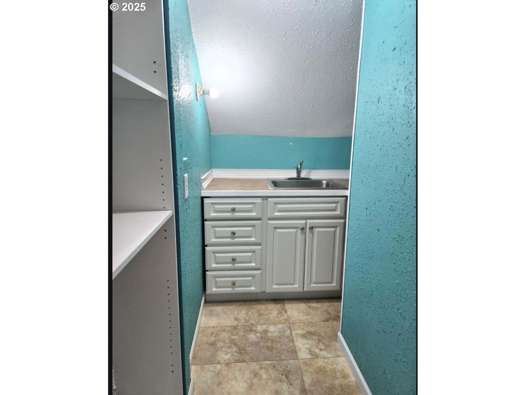 57036 Wamic Market Road Wamic, OR 97063 - Photo 31 of 31 a view of walk in closet with clothes