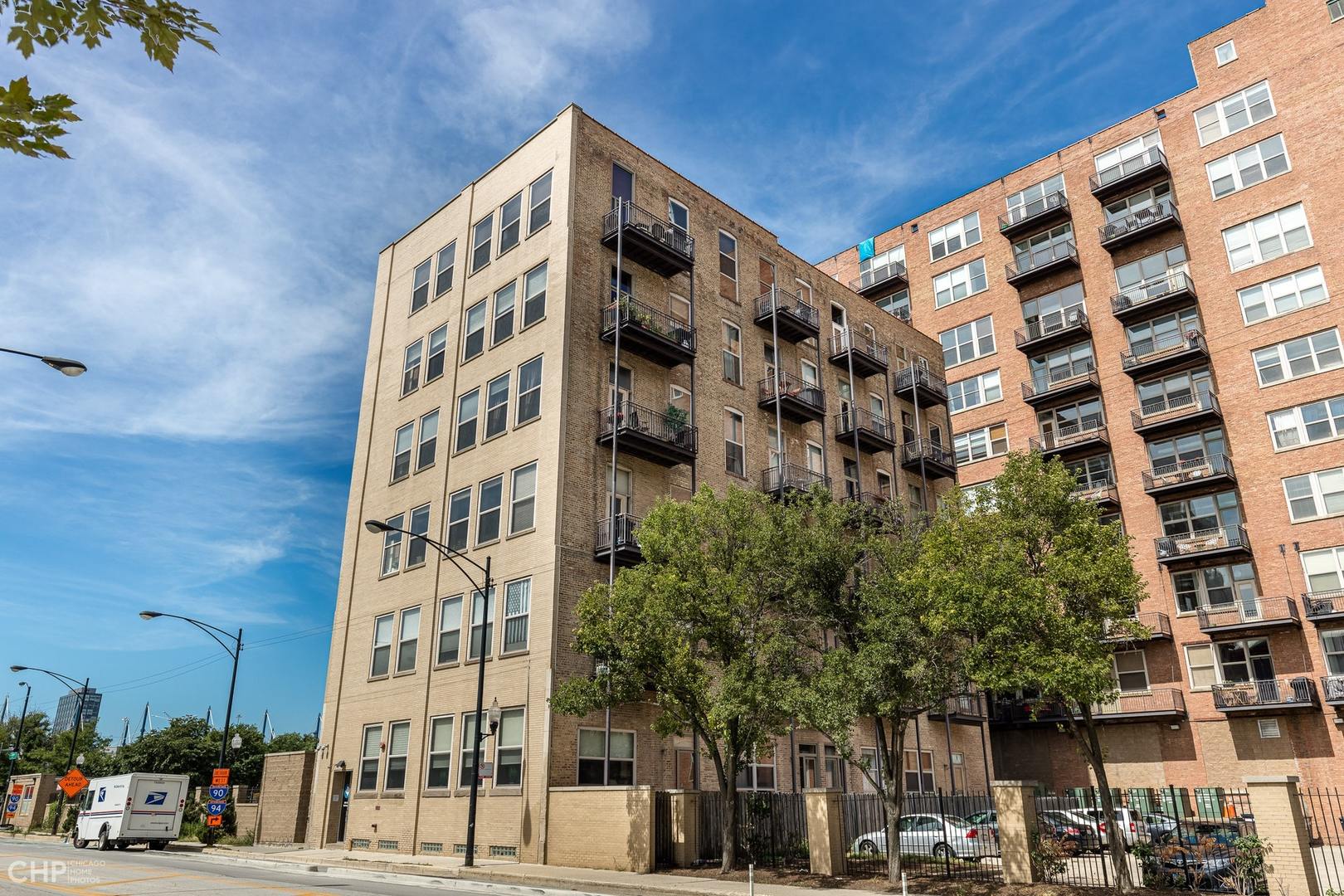 550 West Harrison Street, Unit 452 Chicago, IL 60607 - Photo 1 of 14