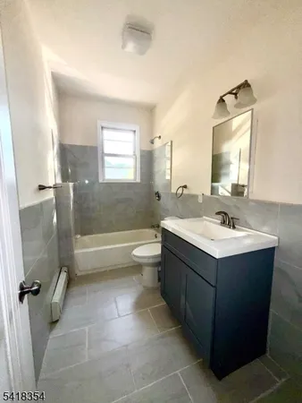 $2,500 | 37-39 Field Place, Unit 2R, Newark, NJ 07112