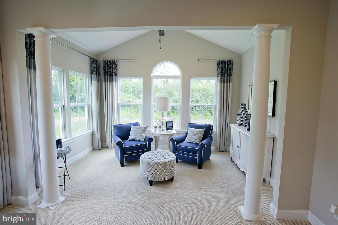 3053 Sunny Ridge Drive Odenton, MD 21113 - Photo 9 of 30 BEAUTIFUL SEATING AREA