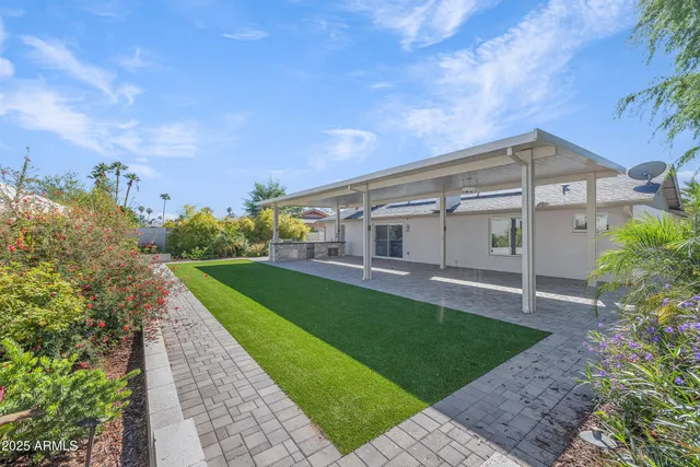 a view of a back yard of the house