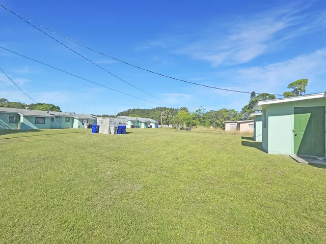 a view of houses with outdoor space and lake view