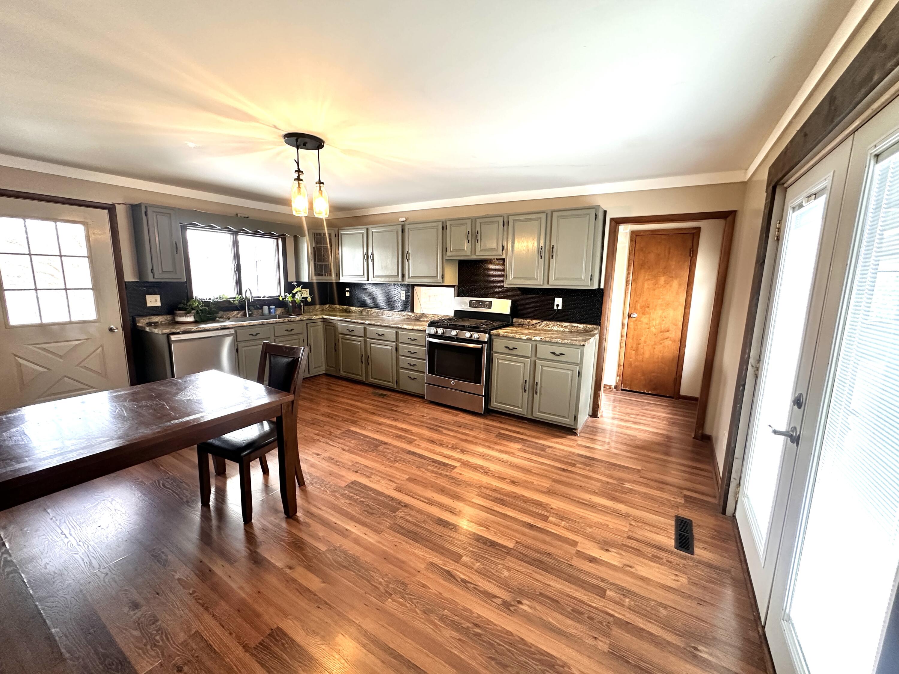 8042 Short Street Clinton, MI 49236 - Photo 9 of 31 IMG_2907