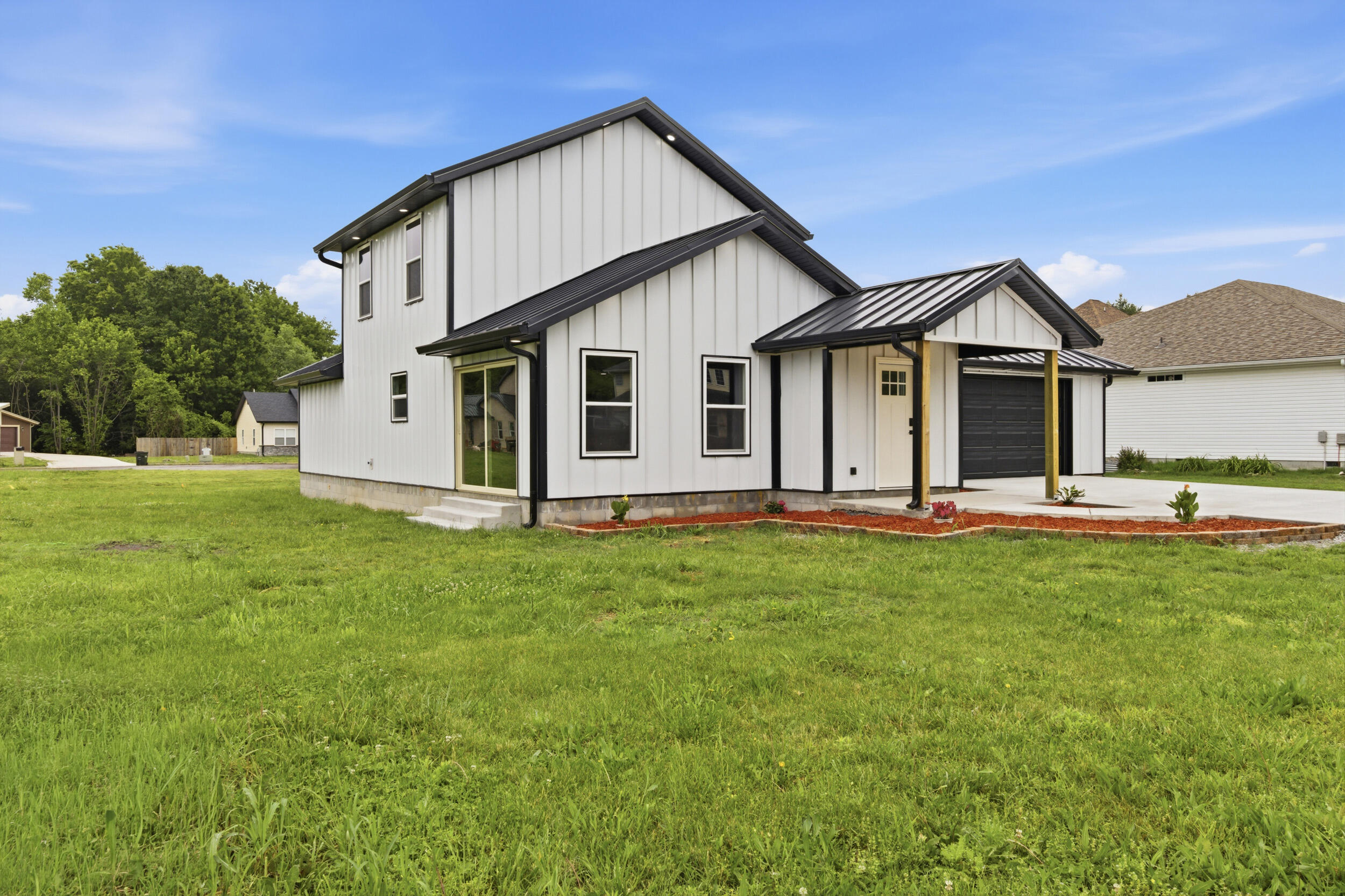 206 Travis Street Monett, MO 65708 - Photo 3 of 50 4_img_3494.5
