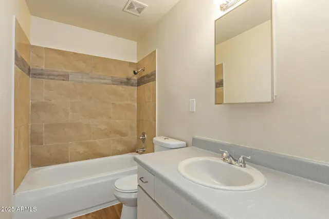 $1,150 | 3415 East Earll Drive, Unit 7, Phoenix, AZ 85018