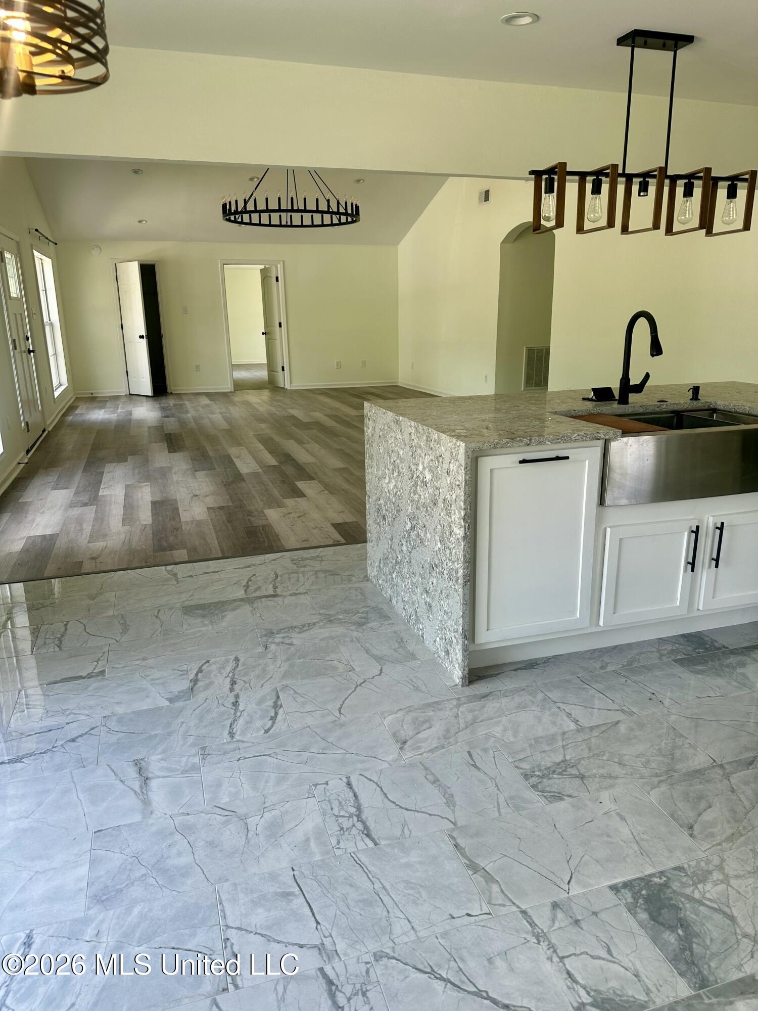 209 Elm Road Batesville, MS 38606 - Photo 5 of 18 IMG_5116