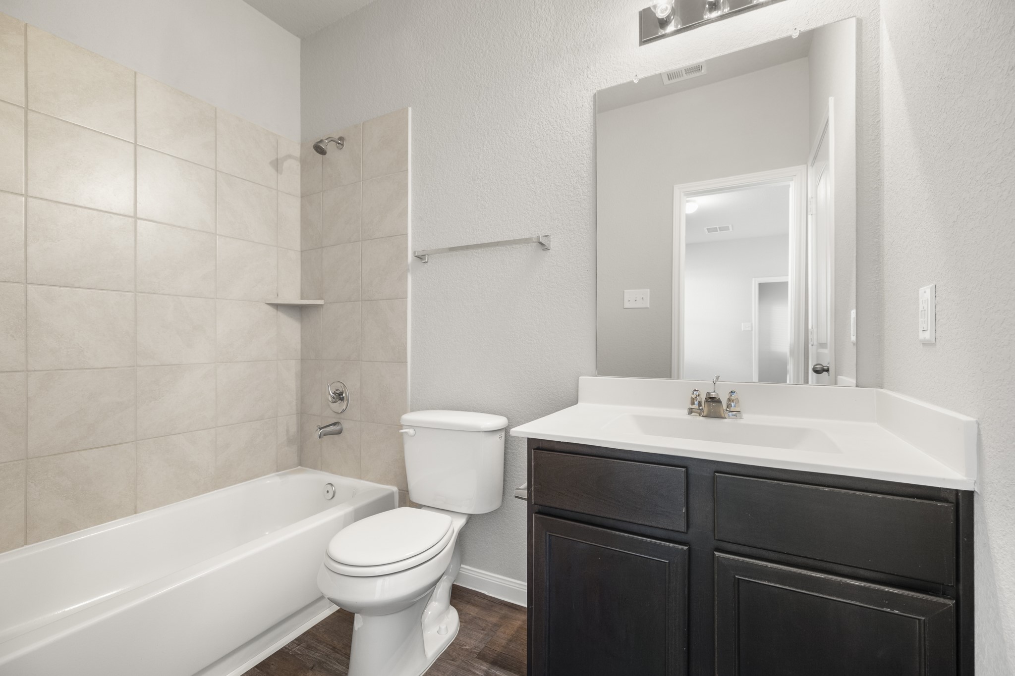 3571 Cannon Drive Conroe, TX 77301 - Photo 9 of 39 First level ensuite bath