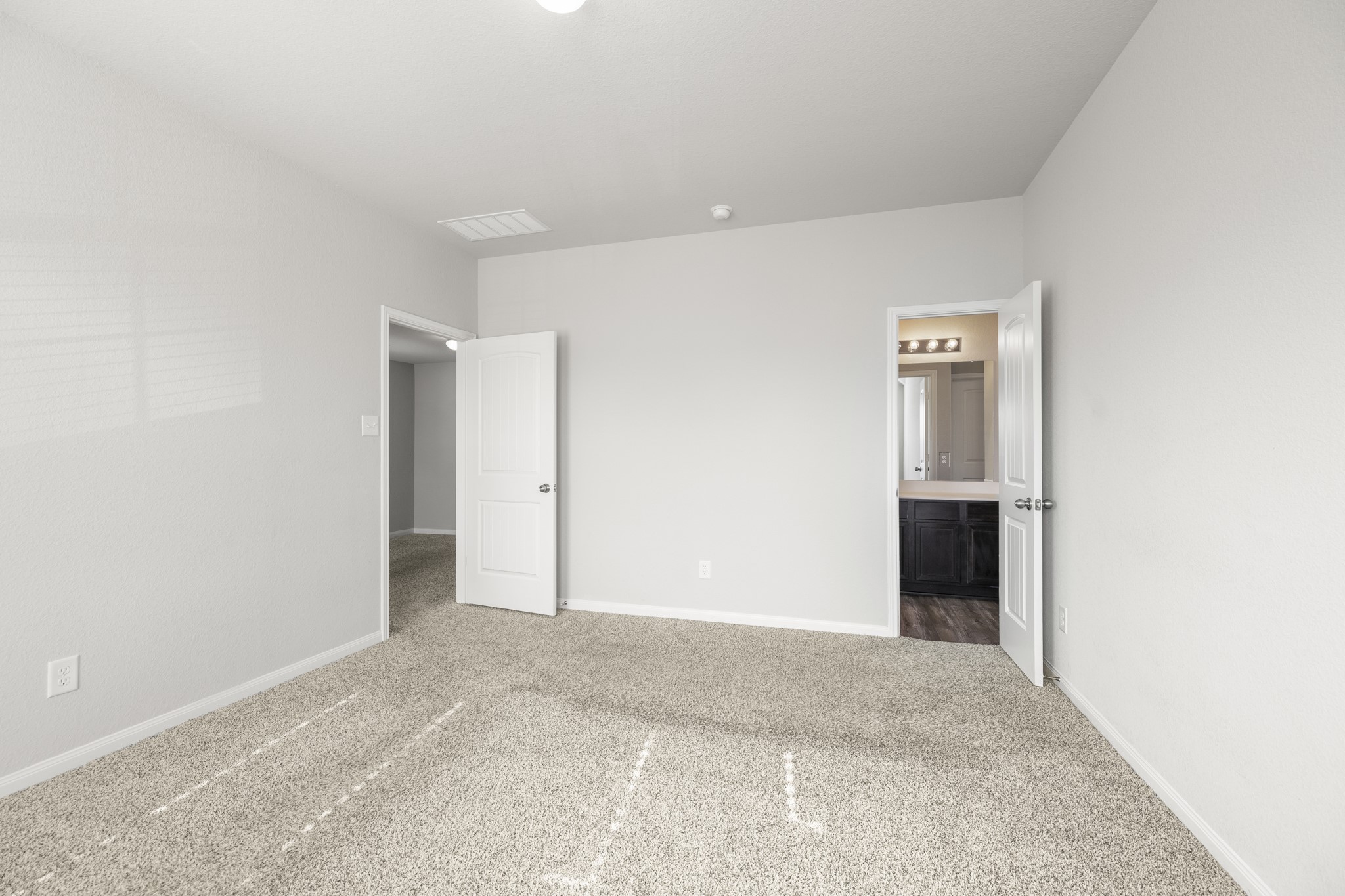 3571 Cannon Drive Conroe, TX 77301 - Photo 15 of 39 2nd level spacious primary suite