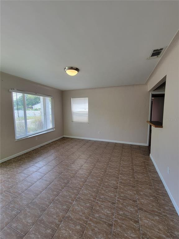 250 37th Street North St. Petersburg, FL 33713 - Photo 7 of 16 a view of an empty room with a window