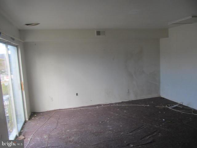 215 Andrew Road Coatesville, PA 19320 - Photo 4 of 8 an empty room with a window