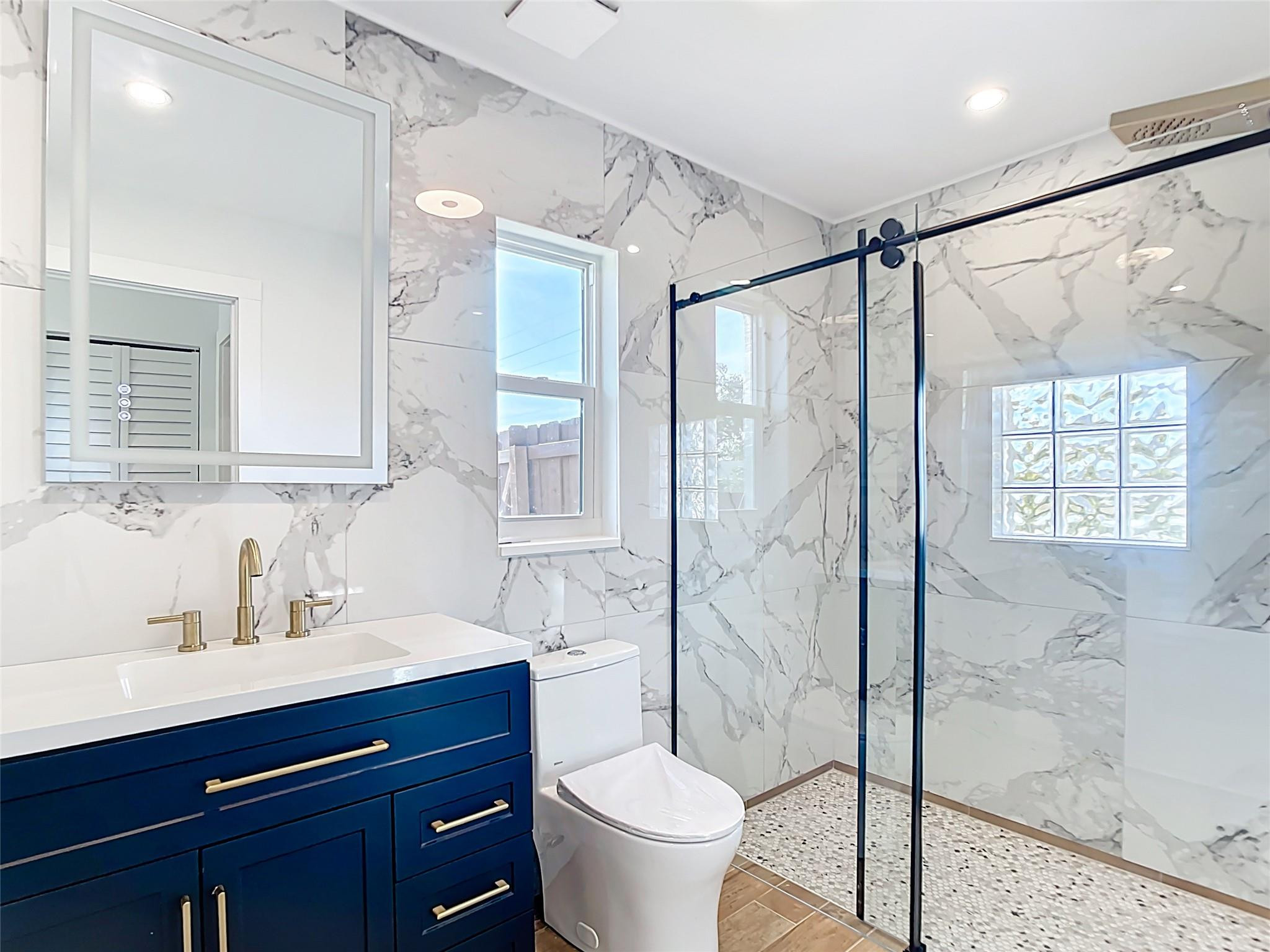 2565 Englewood Road Venice, FL 34293 - Photo 7 of 19 a bathroom with a sink toilet and shower