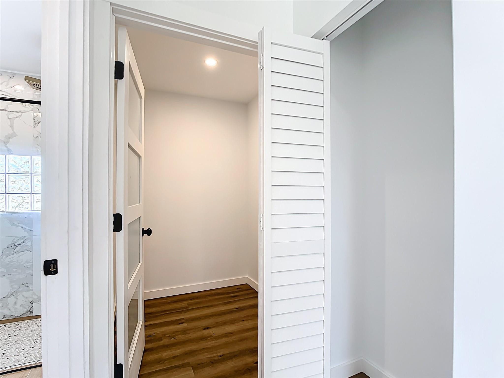 2565 Englewood Road Venice, FL 34293 - Photo 10 of 19 a view of a bathroom