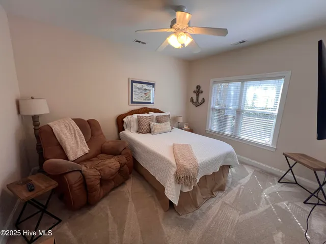 $2,300 | 324 Live Oak Street, Emerald Isle, NC 28594