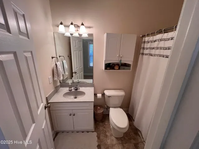 $2,300 | 324 Live Oak Street, Emerald Isle, NC 28594