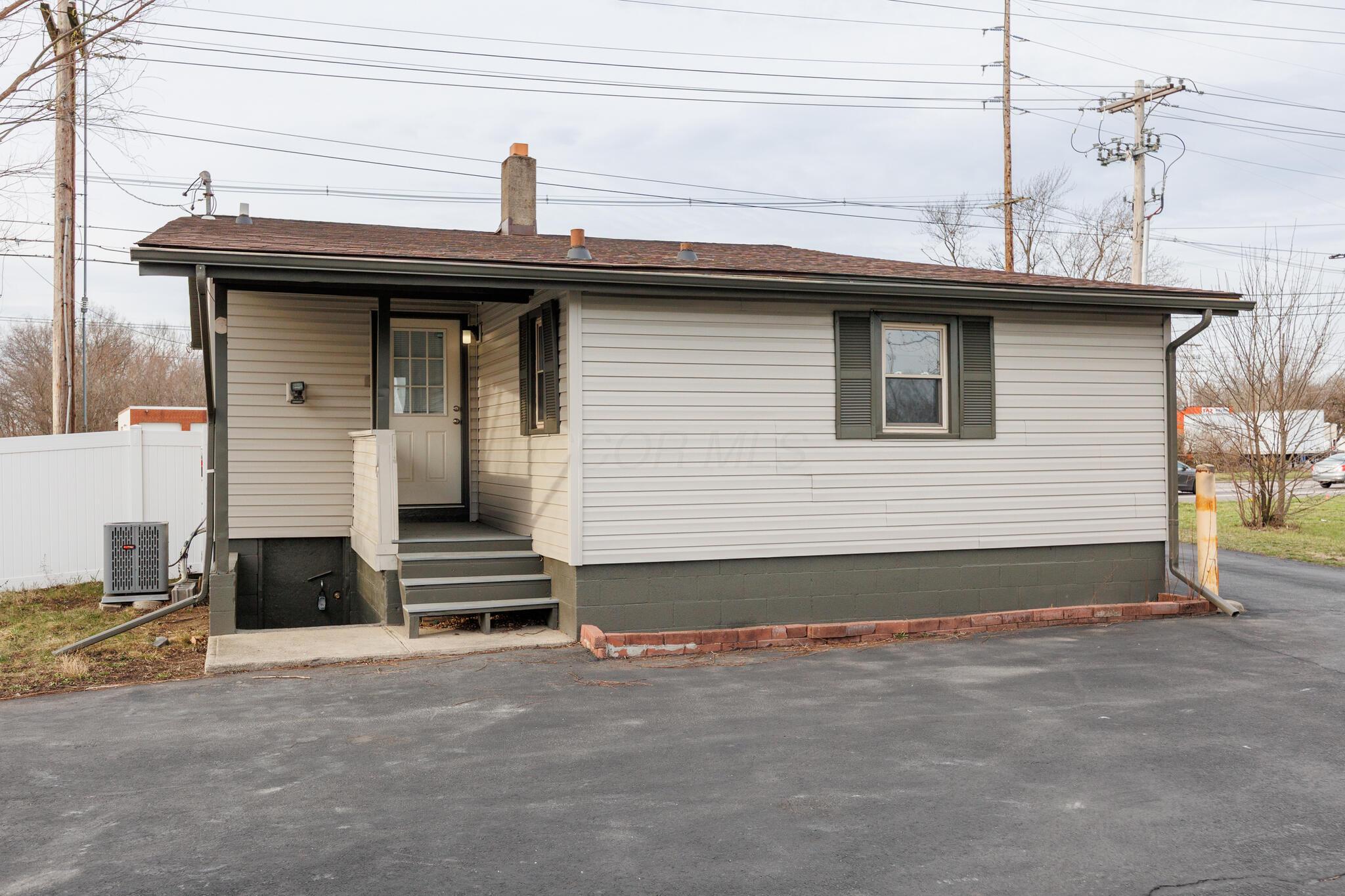 2182 Frank Road Columbus, OH 43223 - Photo 30 of 42 0319 Bo 2182 Frank Rd-24_(2048)