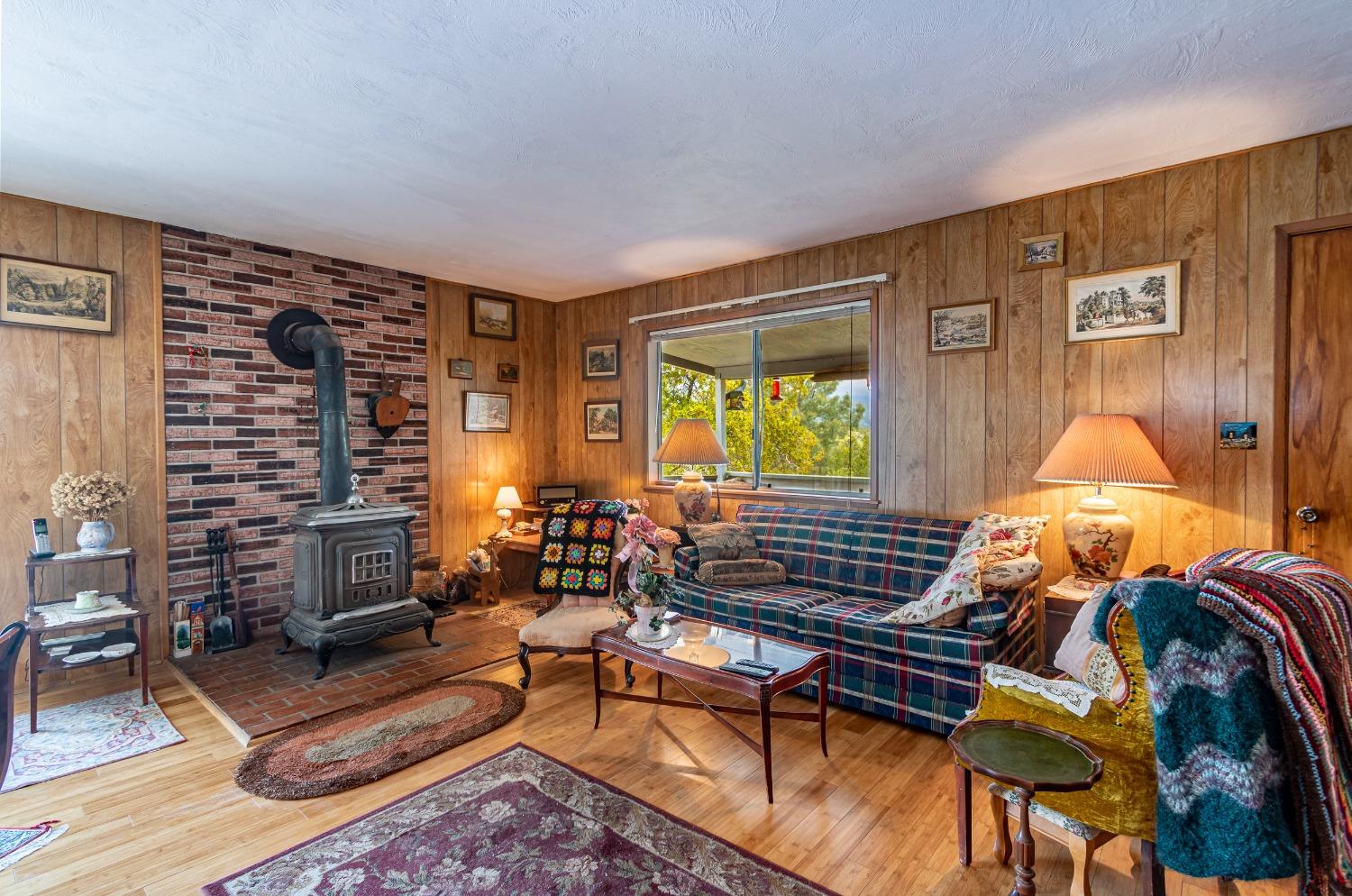 5090 Tiptop Road Mariposa, CA 95338 - Photo 12 of 46 a living room with furniture and a lamp