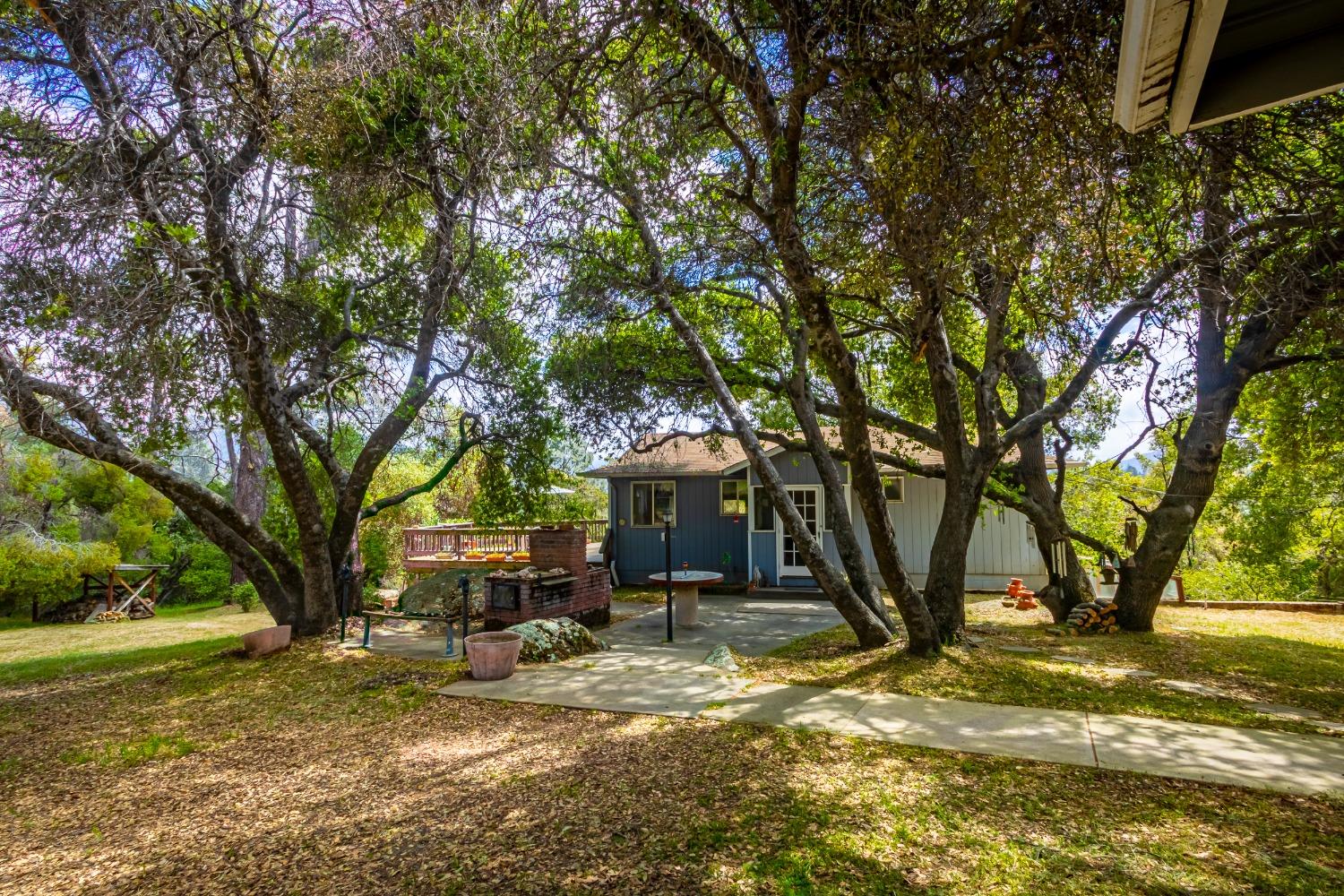5090 Tiptop Road Mariposa, CA 95338 - Photo 31 of 46 a view of a house with backyard and trees