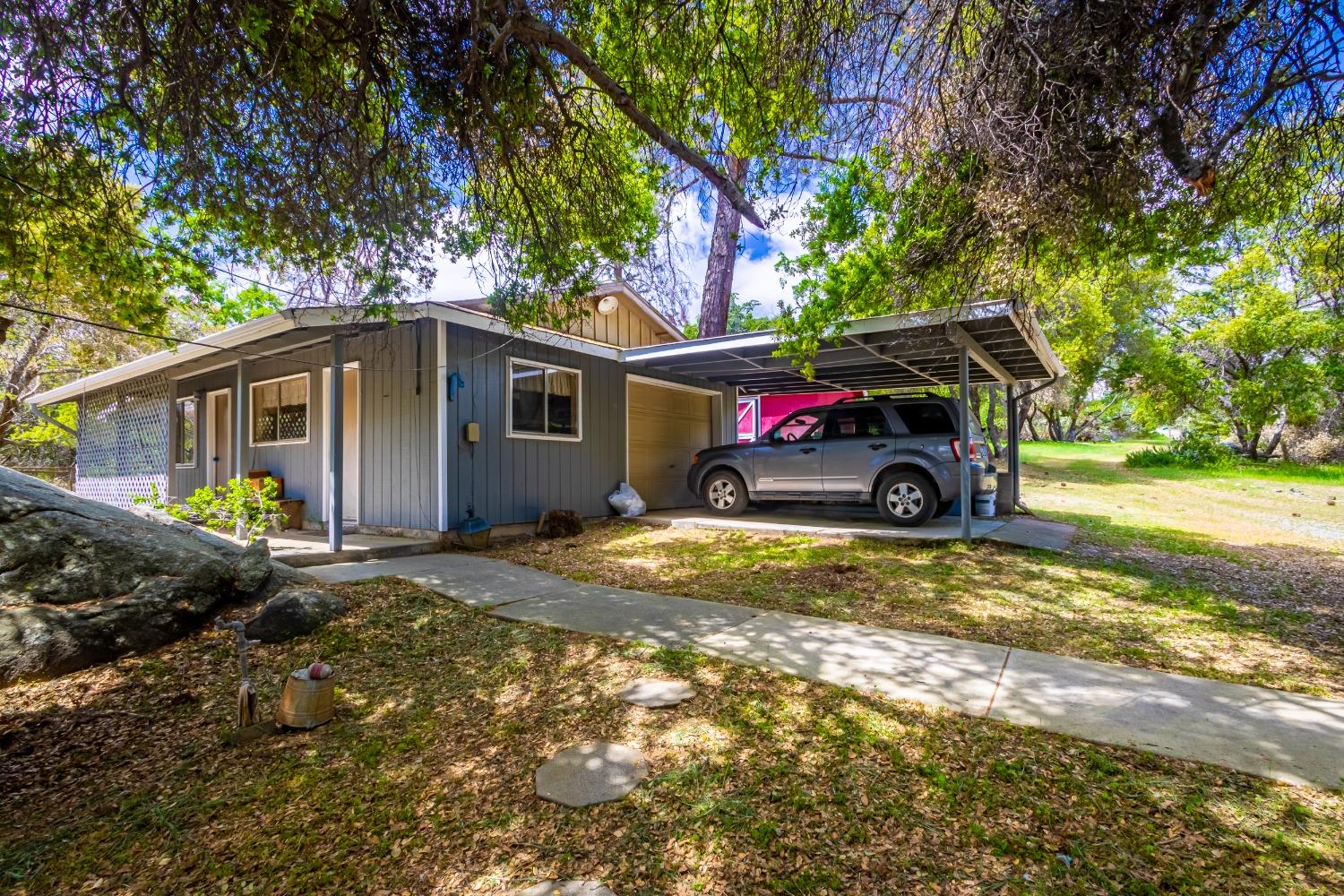 5090 Tiptop Road Mariposa, CA 95338 - Photo 32 of 46 a car parked in front of a house
