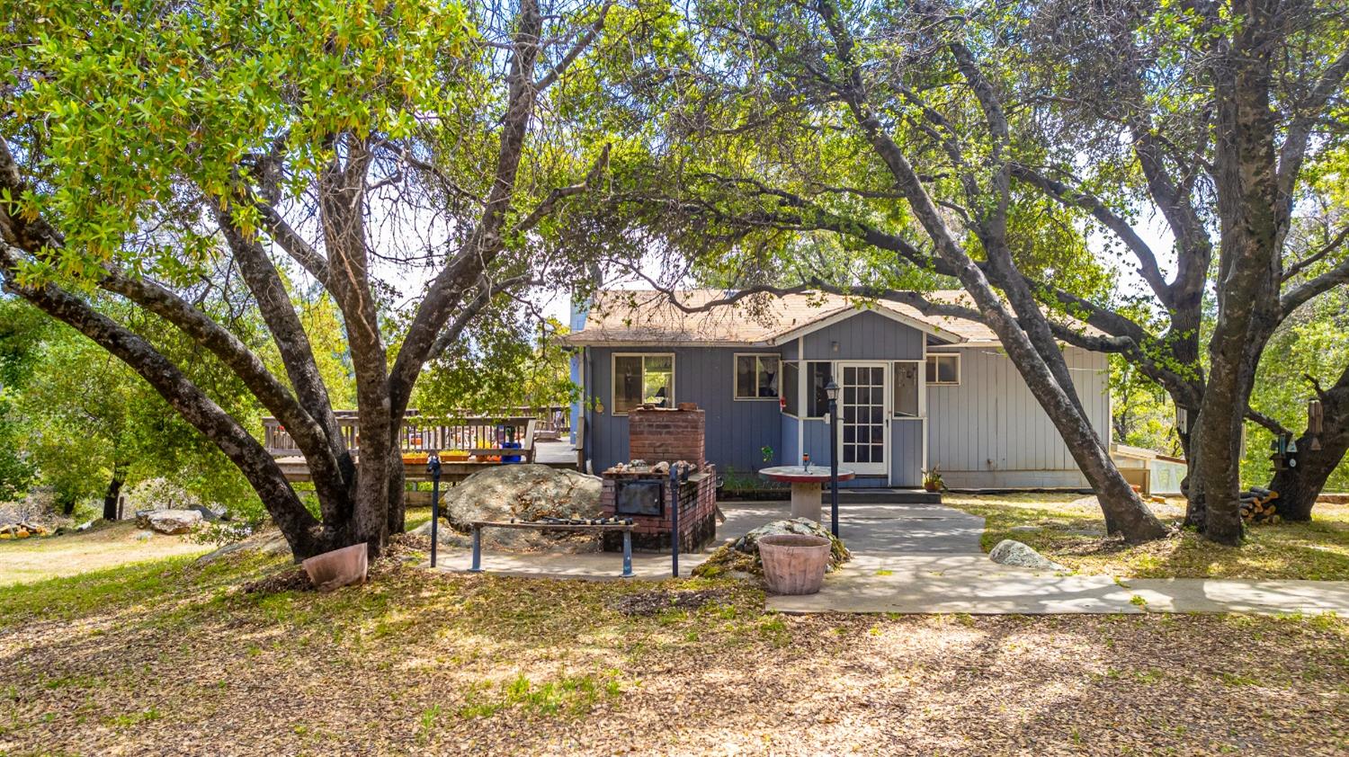 5090 Tiptop Road Mariposa, CA 95338 - Photo 40 of 46 a view of a house with backyard porch and sitting area