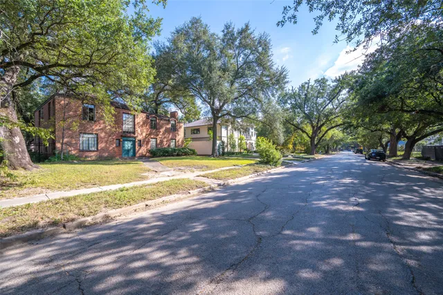 $1,800,000 | 5317 Cherokee Street, Houston, TX 77005