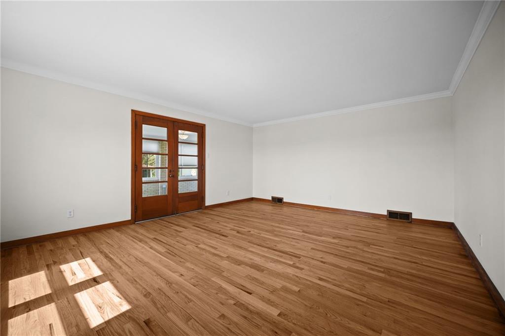 68 Herbst Road Coraopolis, PA 15108 - Photo 11 of 42 Extra large living room