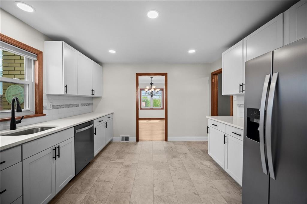 68 Herbst Road Coraopolis, PA 15108 - Photo 16 of 42