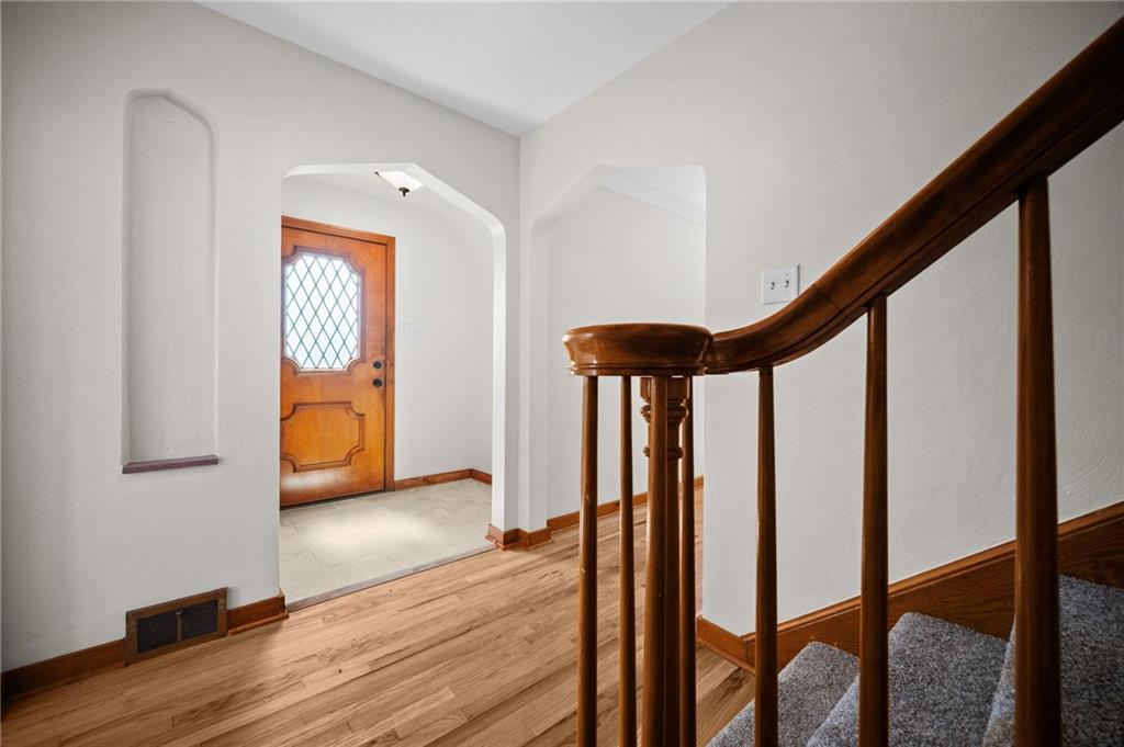 68 Herbst Road Coraopolis, PA 15108 - Photo 6 of 42 Entryway