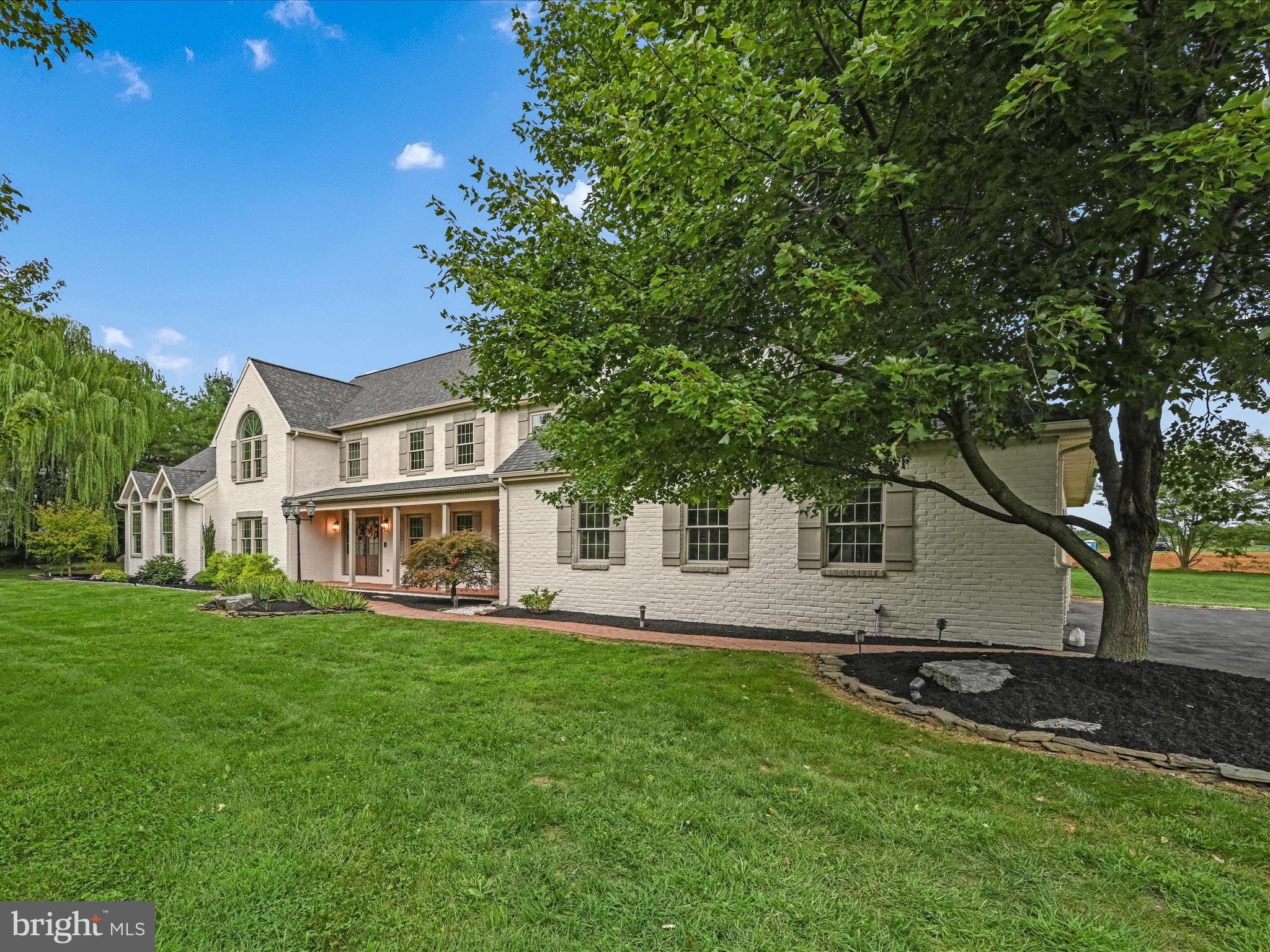 301 Sarsen Drive Lititz, PA 17543 - Photo 4 of 64 Front