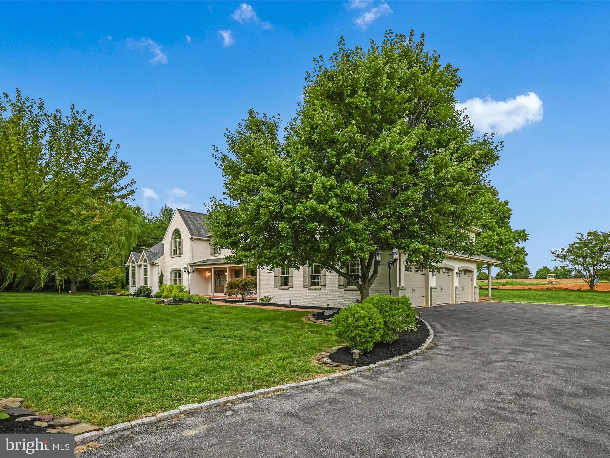 301 Sarsen Drive Lititz, PA 17543 - Photo 5 of 64 Front