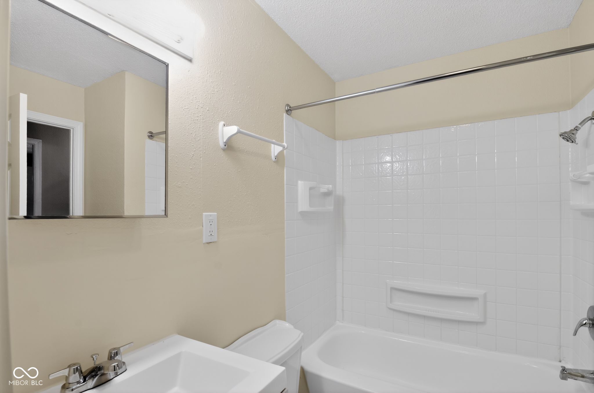 8619 Montery Road Indianapolis, IN 46226 - Photo 20 of 32