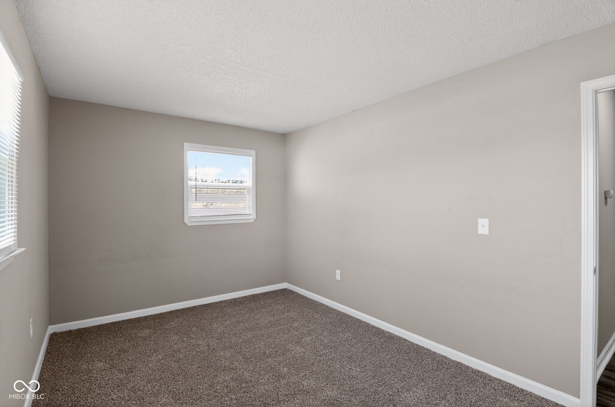 8619 Montery Road Indianapolis, IN 46226 - Photo 5 of 32