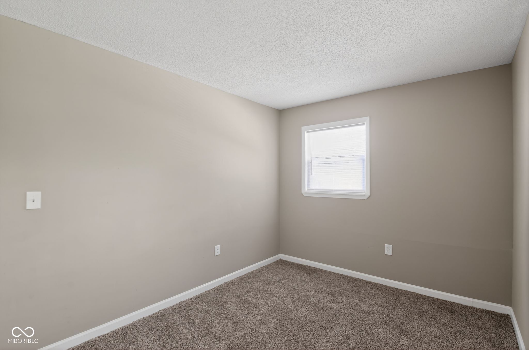 8619 Montery Road Indianapolis, IN 46226 - Photo 6 of 32