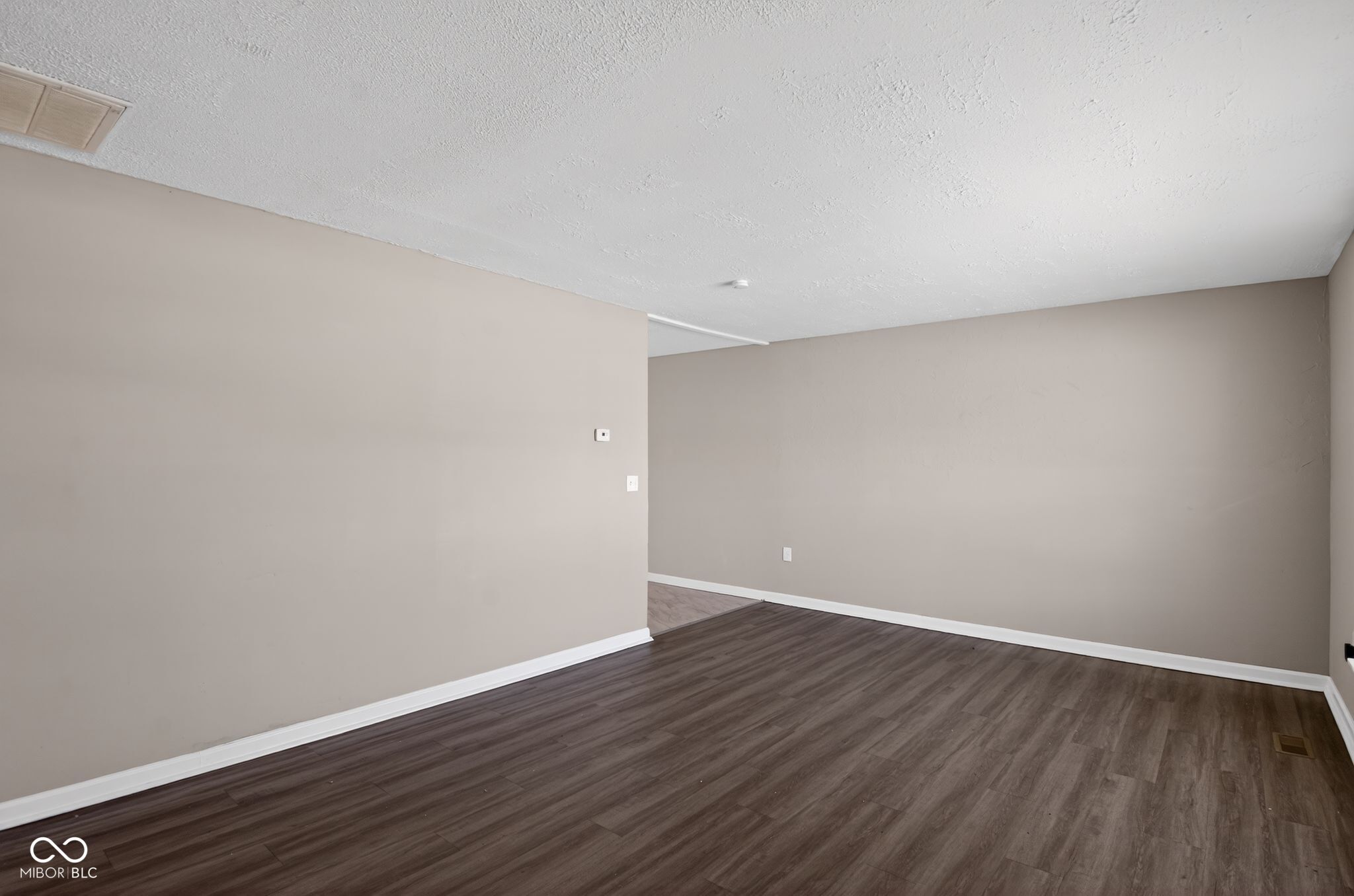 8619 Montery Road Indianapolis, IN 46226 - Photo 8 of 32