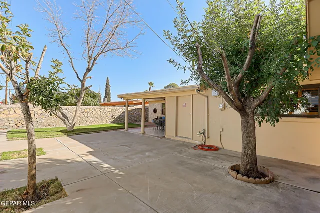 a view of a walk in closet