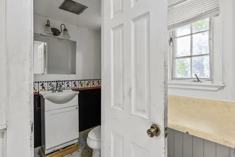 $450,000 | 33 Congress Street, Weymouth, MA 02188