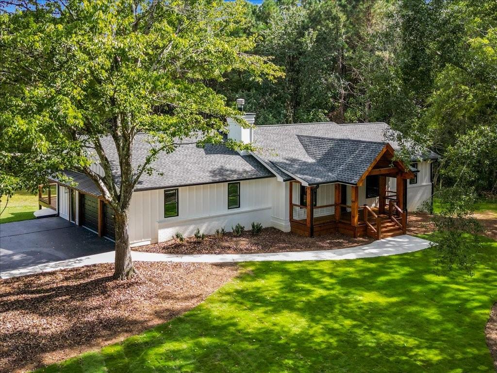 a view of a house with a yard