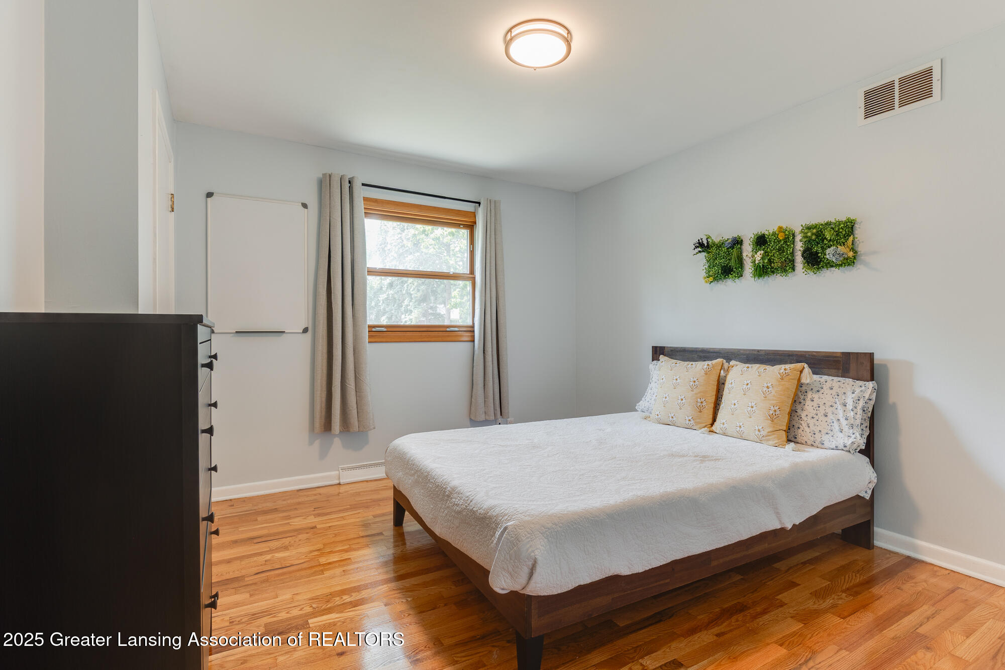 1522 Hitching Post Road East Lansing, MI 48823 - Photo 17 of 34 1552_Hitchingpost_FSBO-33