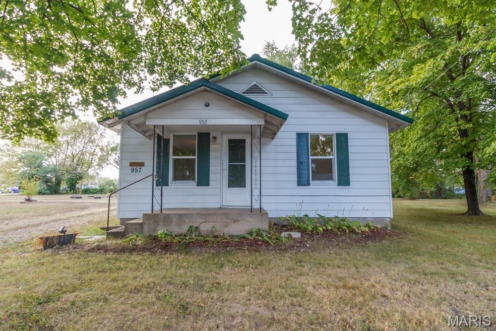 957 Wood Street Lebanon, MO 65536 - Photo 1 of 21