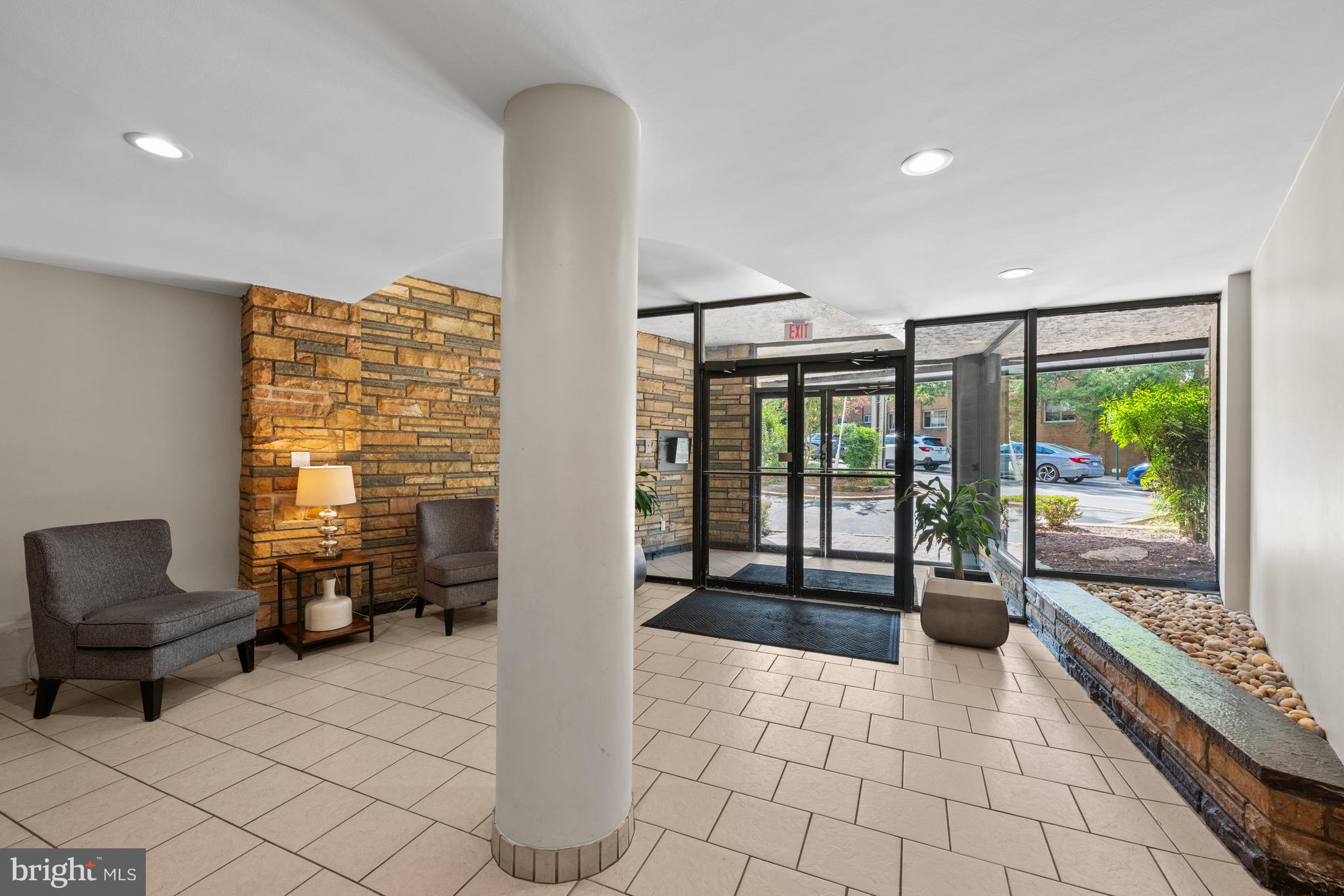 3901 Tunlaw Road Northwest, Unit 606 Washington, DC 20007 - Photo 33 of 37 Main Lobby